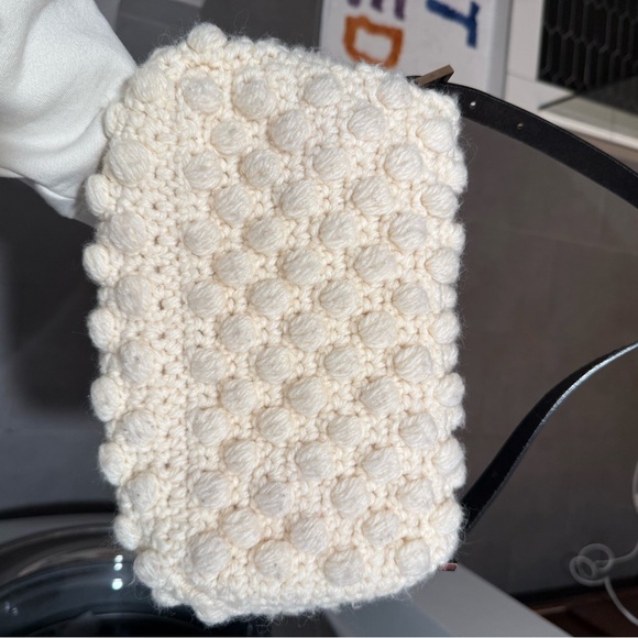 Gorgeous Ivory Authentic FENDI Knit Wool Baguette Bag! - Picture 3 of 16